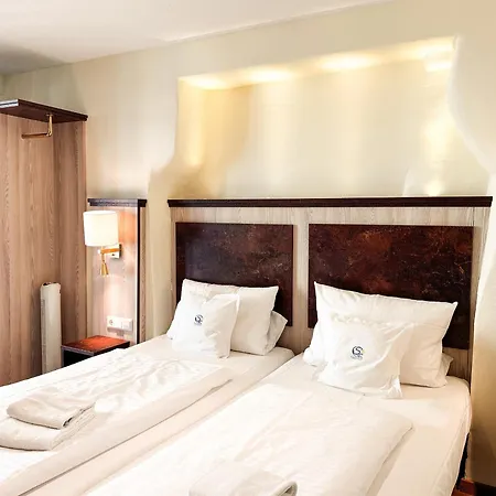 & Gaestehaus Seehof ホテル