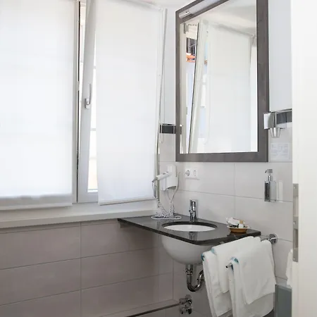 & Gaestehaus Seehof 3*