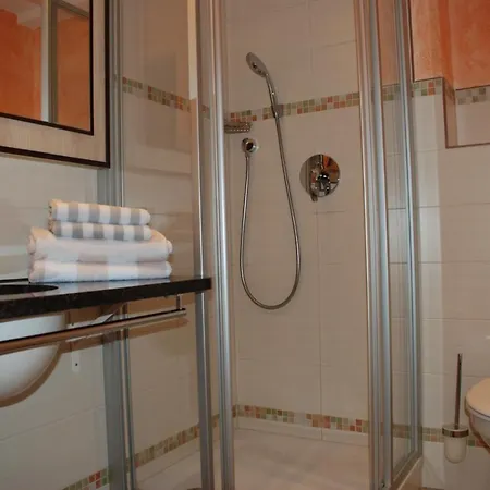 & Gaestehaus Seehof מלון 3*