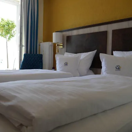 & Gaestehaus Seehof ホテル